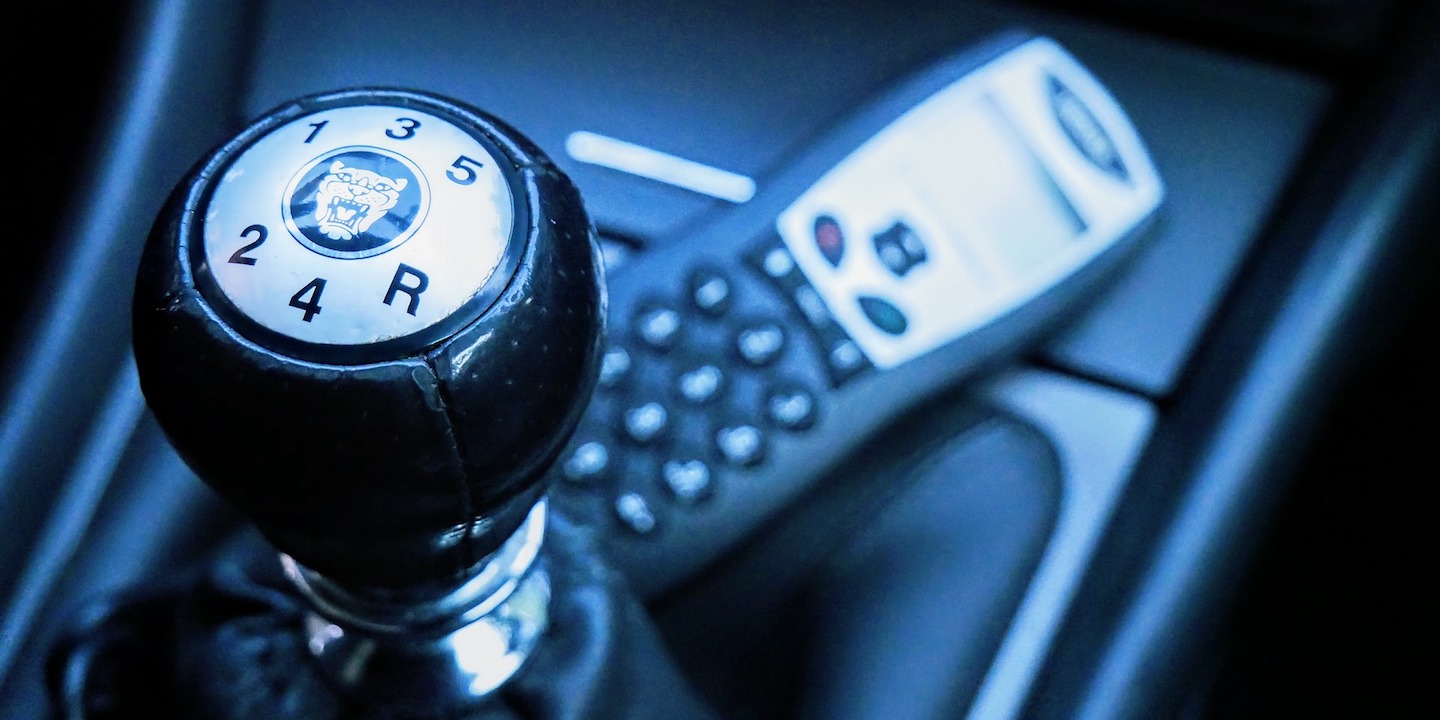 gearshift-3840482_1920